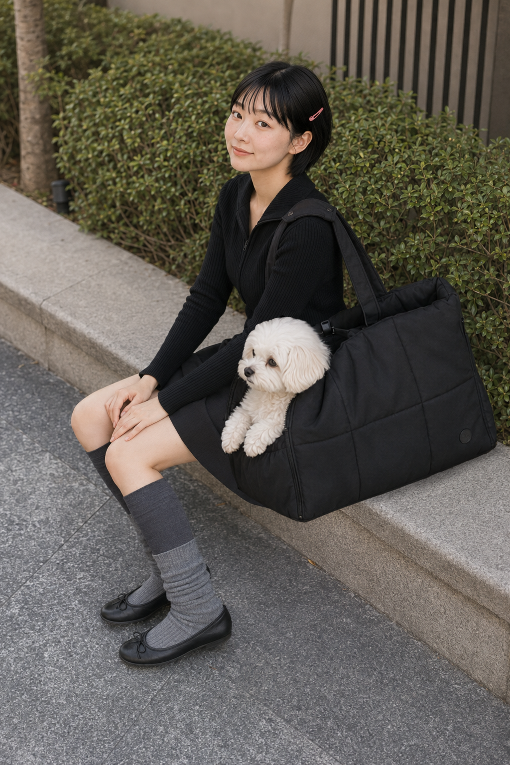 ブラックのFUWAIバッグと過ごす様子